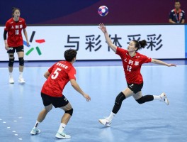 手球有利进攻,什么情况下手球判罚有利进攻,如何正确运用手球规则发起进攻