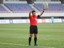 边裁管半条边，具体职责有哪些？旗语怎么判断，越位怎么吹