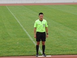 边裁跑位规定,边裁跑动有几种方法,边裁怎么和主裁配合,边裁怎么判罚越位