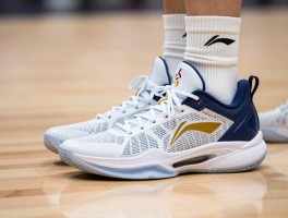 李宁最新款篮球鞋怎么选,实战性能如何,重量轻真的好吗