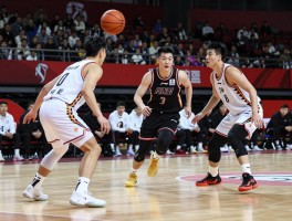 篮球防守技巧,如何提升防守能力,脚步怎样训练,团队防守如何配合