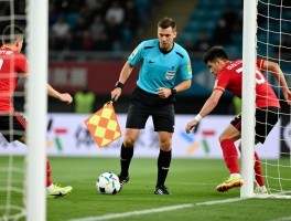 足球犯规有利于进攻,什么是进攻有利原则,裁判如何把握有利尺度,战术犯规是否合理