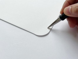 纸张如何裁圆边，为何边缘不光滑？手工如何操作？工具如何选择？