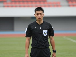 边裁施翔的裁判生涯解读,施翔是什么级别裁判,执法过哪些重要比赛,如何评价施翔执裁水平