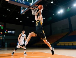 篮球顺下丨突破技巧实战指南，什么是篮球顺下,顺下与交叉步如何选择,顺步突破训练方法