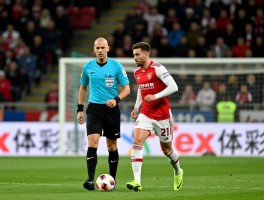 科曼进攻有利却吹停，裁判判罚标准是什么，VAR如何介入，有利原则怎么把握？