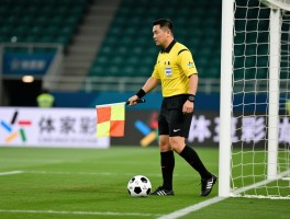 足球边裁会越位吗吗,边裁如何判断越位,越位判罚标准是什么,边裁旗语怎样解读