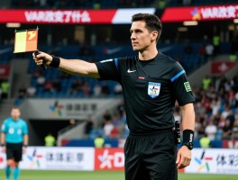 边裁时刻为何总引热议，关键判罚如何影响赛果，VAR技术改变了什么