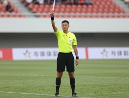 边裁保级丨边裁误判怎么办,保级大战裁判怎么选,边裁举旗对保级影响