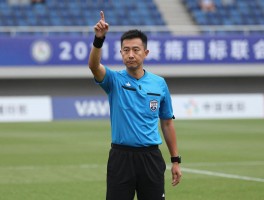 焦巍边裁,上海籍裁判执法特点,中超VAR系统如何影响边裁工作,边裁职业发展路径