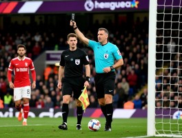 英超进攻有利,VAR如何影响判罚,裁判何时应该吹停比赛,哪些争议案例值得分析