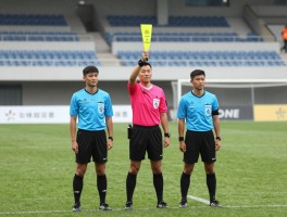 足球边裁吹哨吗，边裁何时举旗,主裁边裁如何分工,边裁核心职责是什么