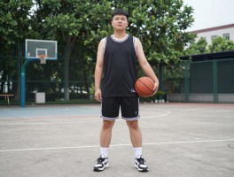 潮男篮球搭配,篮球背心怎么搭配显瘦,球鞋与裤子怎么搭配不显矮,微胖男生如何选篮球服
