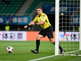 足球裁判越位是什么意思,越位判罚标准是什么,VAR如何辅助判罚越位