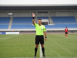 足球进攻有利标准,裁判如何把握有利原则,有利进攻手势何时做出,进攻有利后犯规怎么判