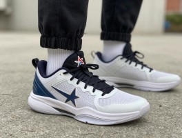 篮球鞋日常穿：搭配技巧全攻略，透气性差怎么办，哪种鞋型最百搭