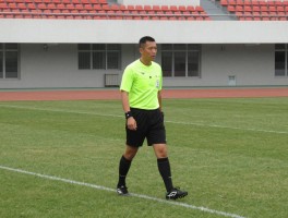 足球边裁横向移动,如何训练侧向移动,怎样保持与防守队员平行,移动技巧有哪些