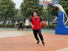 清洁工打篮球的技术如何,清洁工打篮球的励志故事,清洁工如何平衡工作与篮球爱好