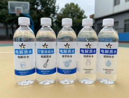 打完篮球后喝什么,喝冰水有危险吗,如何科学补水,电解质水怎么选