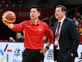 中国国家篮球教练丨如何评价历代教练的贡献,现役主帅是谁,外教带来哪些改变