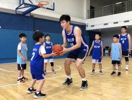 高以翔篮球训练营,为何深受孩子喜爱,教学特色有哪些,如何选择类似训练营