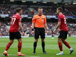 英超边裁被打,边裁被球员攻击如何处理,裁判安全如何保障,英超裁判冲突案例