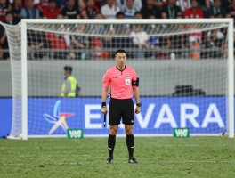 足球边裁进球有效,判罚流程是怎样的,VAR如何介入,越位识别技巧