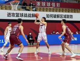 进攻篮球战术解析,如何破解区域联防,三威胁姿势怎么用,快攻战术如何训练