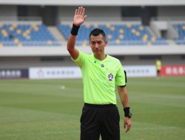 足球边裁下场丨边裁下场规则是什么,边裁下场后比赛怎么进行,边裁下场谁替补