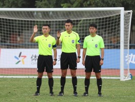 足球球门球边裁丨判罚手势怎么示意,越位判定如何操作,与主裁如何分工配合