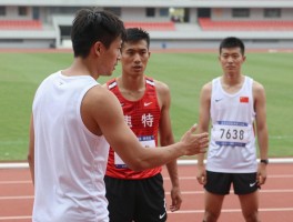 球员生活,如何管理作息时间,怎样应对比赛压力,团队支持有多重要