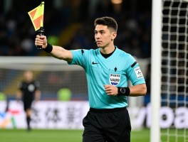 奥罗弟弟边裁事件全解读，VAR技术如何改变判罚，足球裁判决策面临哪些挑战？