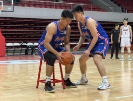 篮球撤凳子,这招犯规吗？实战怎么用？何时效果最好？