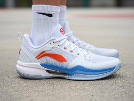 李宁超轻是篮球鞋丨如何做到260克,实战性能是否可靠,适合什么类型球员