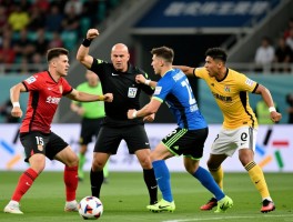 球员打裁判视频丨暴力冲突为何频发,会受什么处罚,如何杜绝赛场暴力