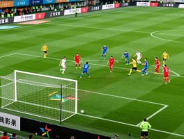 射门的越位是什么意思,射门时队友在越位位置算犯规吗,越位位置干扰门将怎么判