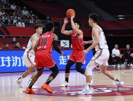 篮球转身走步怎么判定，如何避免转身时走步违例，转身技巧与合规脚步详解