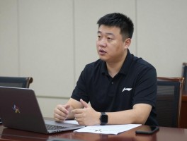 杨建篮球解说风格,专业水平如何,为何引发争议,球迷该如何选择