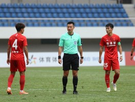 什么情况进攻有利不降隔处罚,裁判如何把握判罚尺度,球员怎样避免犯规后不利局面？