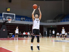 篮球投篮动作全解析，标准姿势如何练,投篮发力技巧有哪些,弧线怎么控制