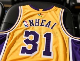 篮球服81丨NBA谁穿过81号,81号球衣什么意思,和科比有什么关系