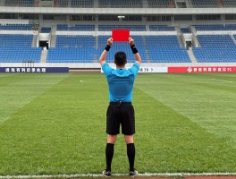 进攻有利进球后再补红牌，裁判补牌正确吗，进攻有利后红牌怎么处理，什么情况下补红牌