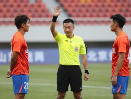 山东鲁能边裁,哪些裁判判罚引发争议,边裁与球队如何正确沟通