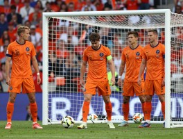 荷兰总决赛点球纪录,为何屡次倒下,魔咒何时破除,点球之痛如何形成