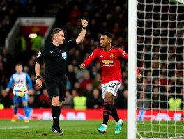 曼联进球边裁争议再现，误判悬案,视频回放如何改变比赛,边裁压力如何缓解