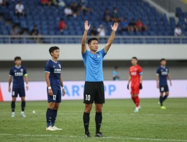 裁判有利进攻怎么判，什么时候吹停，VAR如何介入？