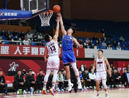 篮球冒人丨盖帽技巧有哪些,如何避免打手犯规,弹跳力怎么练,时机如何判断