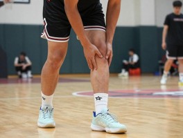 打篮球小腿骨疼，如何快速缓解，是骨膜炎还是骨折，多久能恢复训练