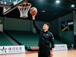 贾涛篮球丨从扣篮王到青训师,如何从职业球员转型教练,培训理念是什么,生涯经历有哪些