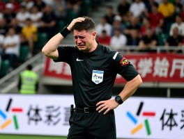 痛苦边裁,如何缓解判罚压力,怎样应对球迷质疑,职业倦怠如何调整